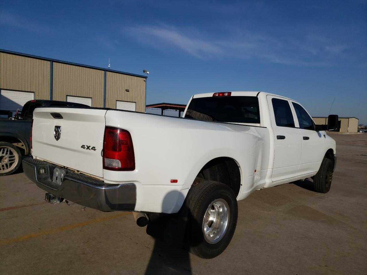 Photo 4 from auction – 2015 RAM 3500 ST with VIN 3C63RRGL2FG506383