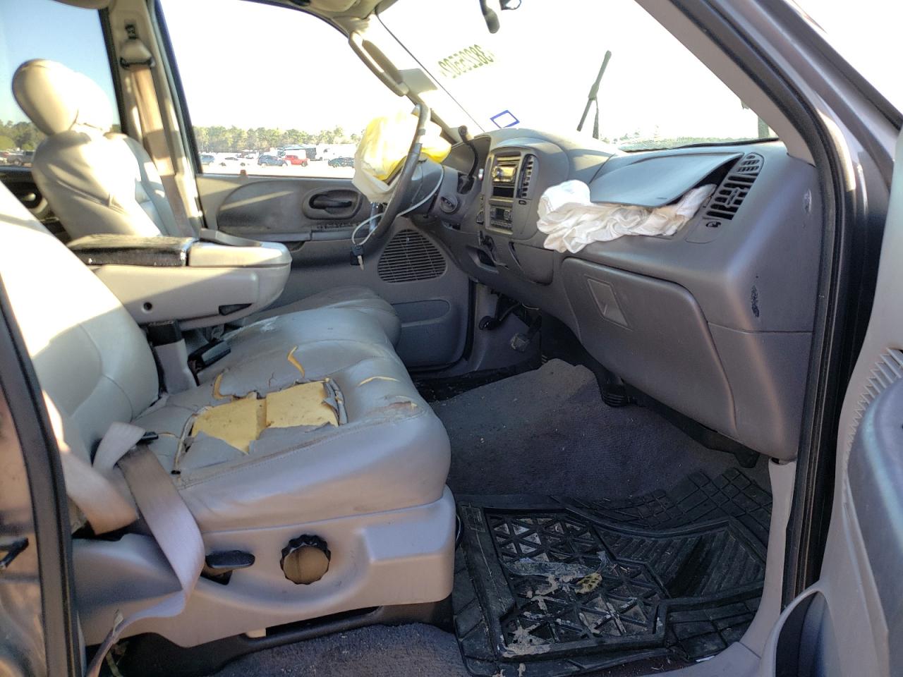 Photo 5 from auction – 2003 FORD F150 SUPER with VIN 1FTRW08L73KA37057
