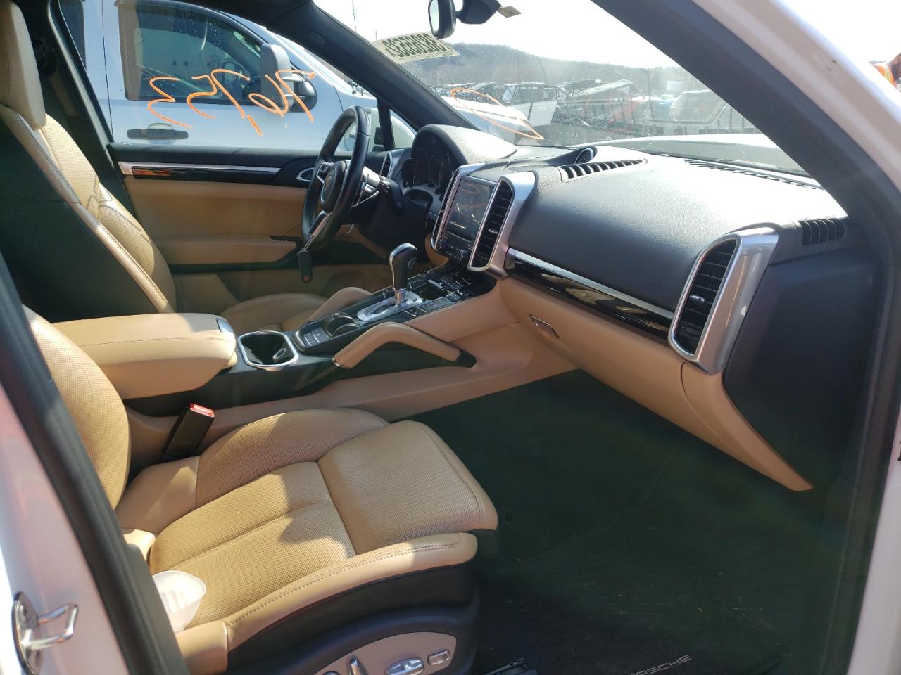 Photo 5 from auction – 2017 PORSCHE CAYENNE S with VIN WP1AB2A26HLA51621