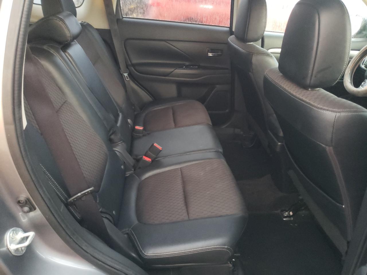 Photo 6 from auction – 2015 MITSUBISHI OUTLANDER with VIN JA4AD3A37FZ009120