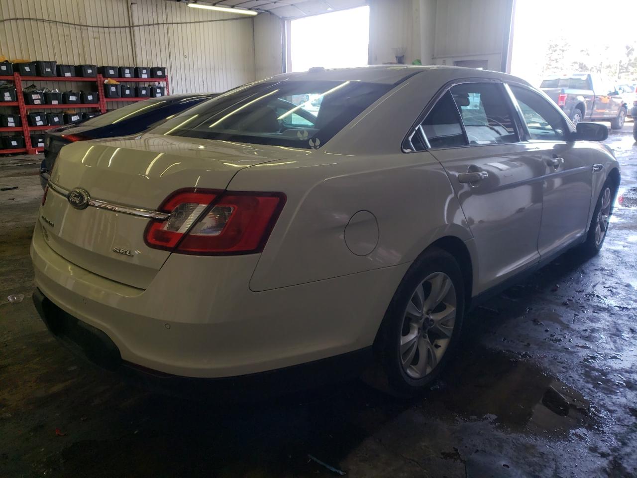 Photo 4 from auction – 2011 FORD TAURUS SEL with VIN 1FAHP2EW7BG143728