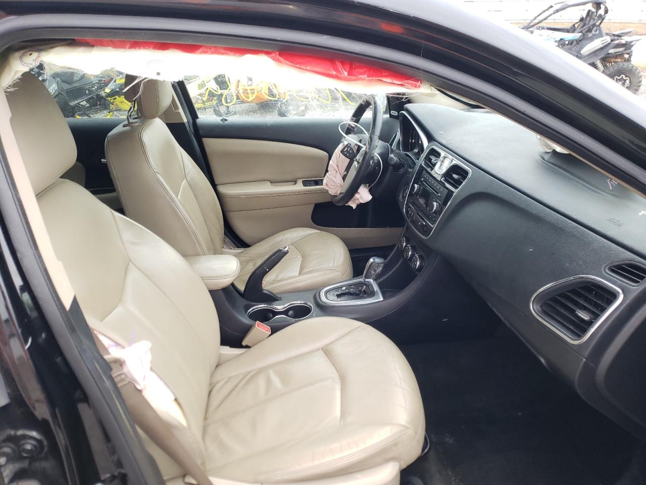 Photo 5 from auction – 2013 CHRYSLER 200 LIMITE with VIN 1C3CCBCG4DN556138