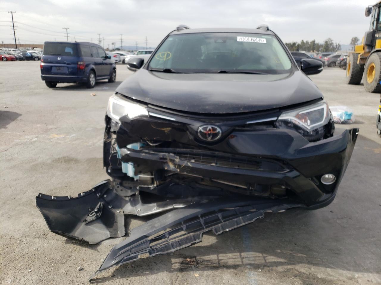 Photo 9 from auction – 2017 TOYOTA RAV4 XLE with VIN 2T3RFREV2HW601271