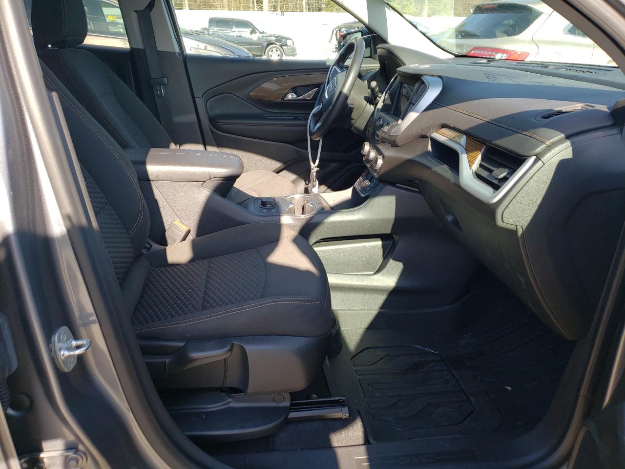 Photo 5 from auction – 2020 GMC TERRAIN SL with VIN 3GKALMEV7LL341799
