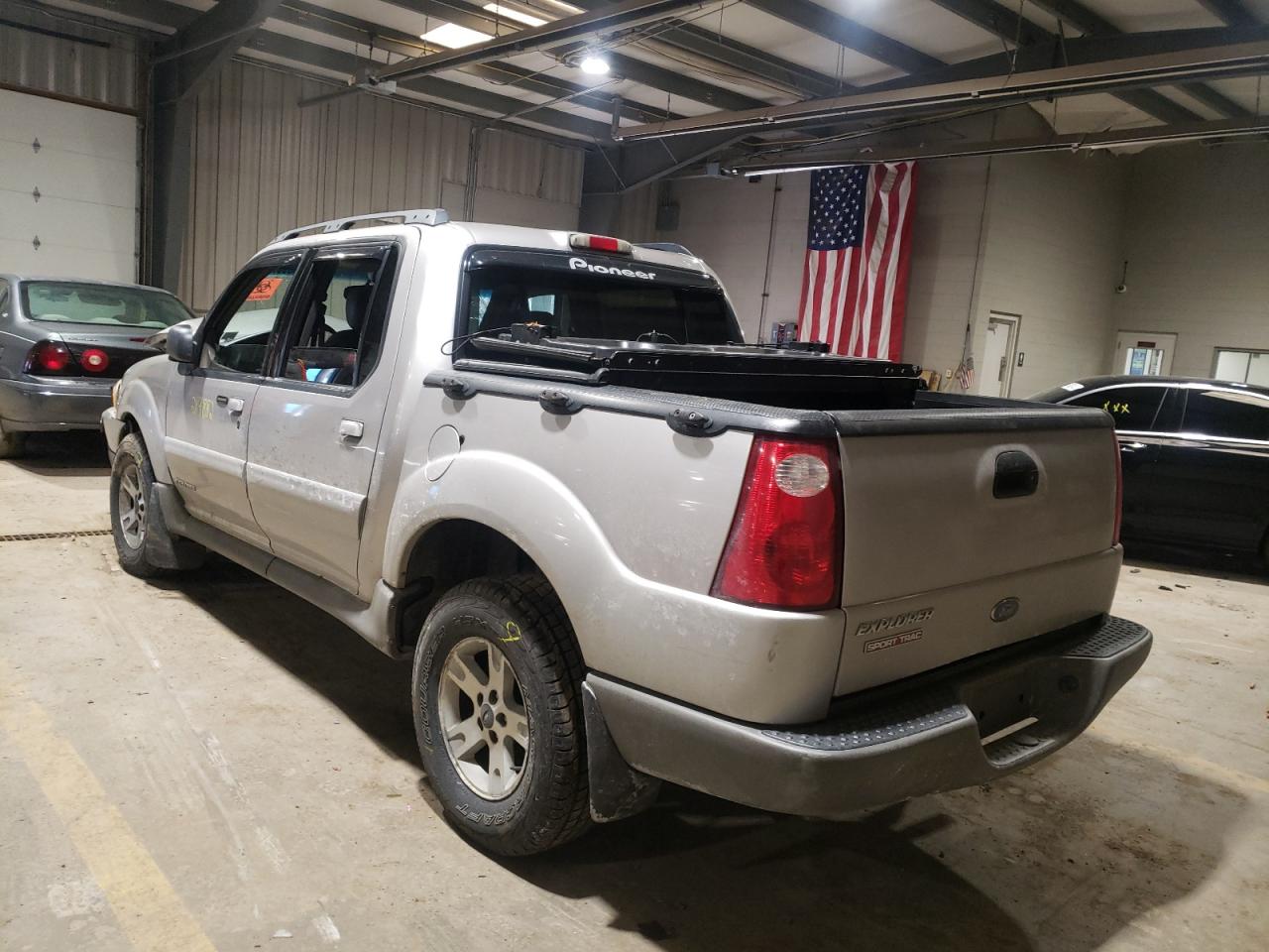 Photo 3 from auction – 2002 FORD EXPLORER S with VIN 1FMZU77E92UC99324