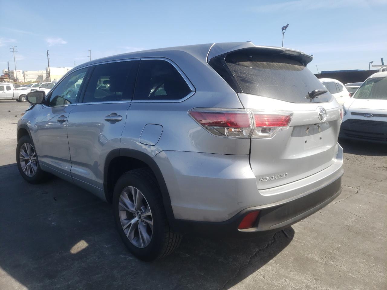 Photo 3 from auction – 2016 TOYOTA HIGHLANDER with VIN 5TDZKRFH2GS136964