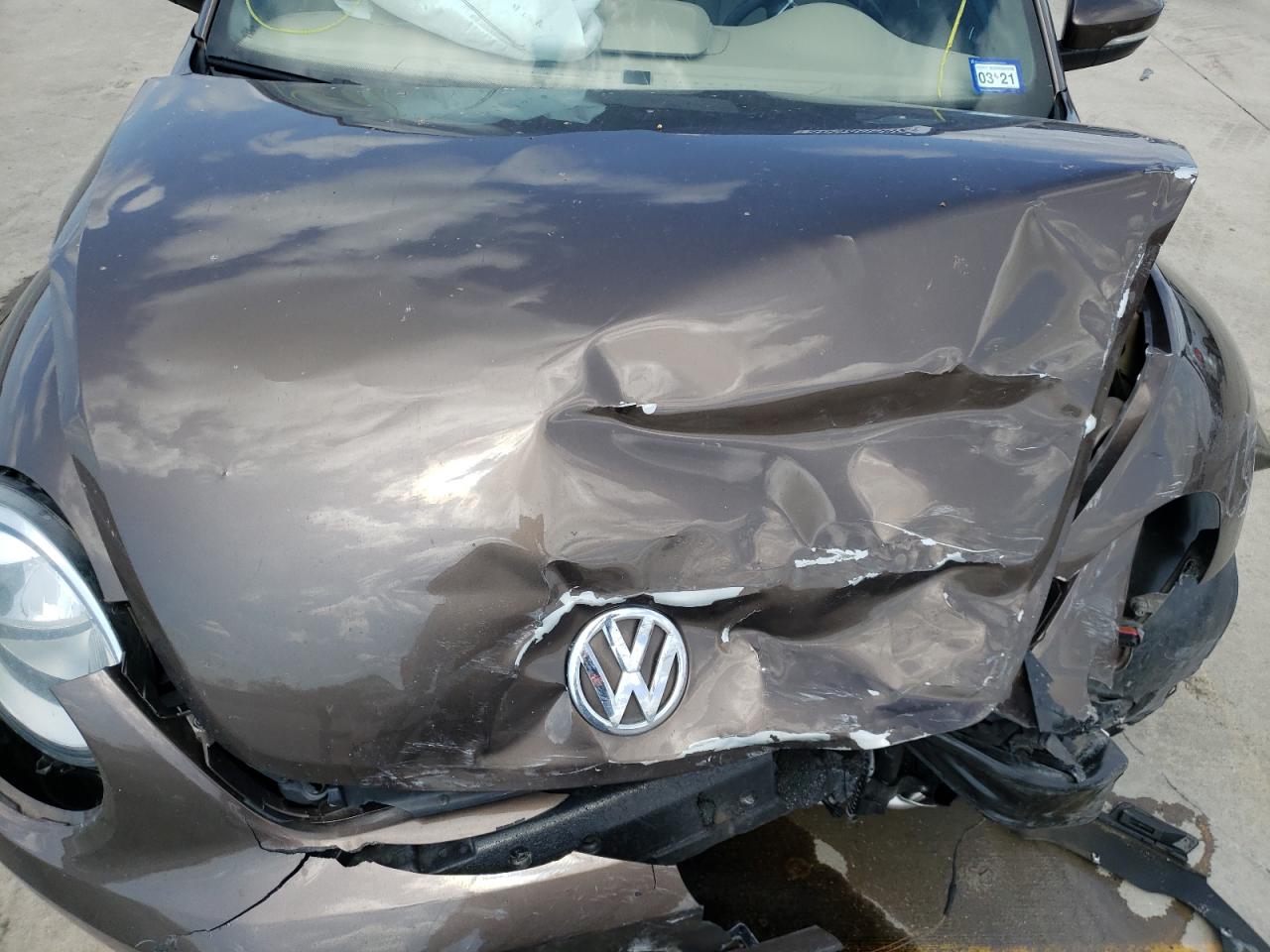 Photo 7 from auction – 2014 VOLKSWAGEN BEETLE with VIN 3VW5L7AT3EM820850