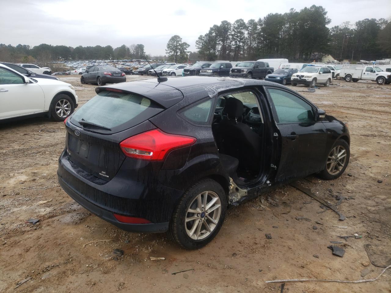 Photo 4 from auction – 2016 FORD FOCUS SE with VIN 1FADP3K29GL207112