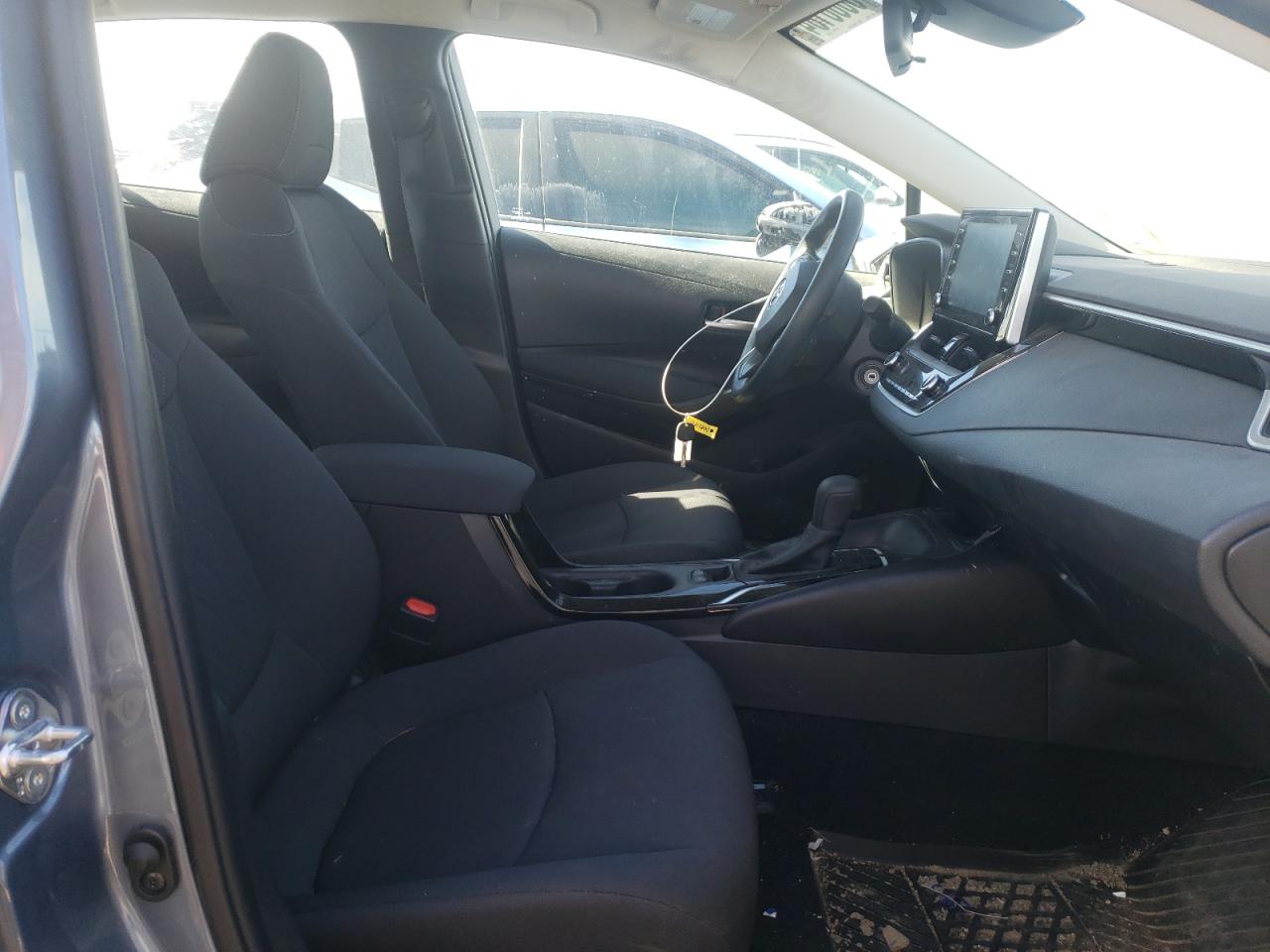 Photo 5 from auction – 2020 TOYOTA COROLLA LE with VIN 5YFBPRBE8LP143841