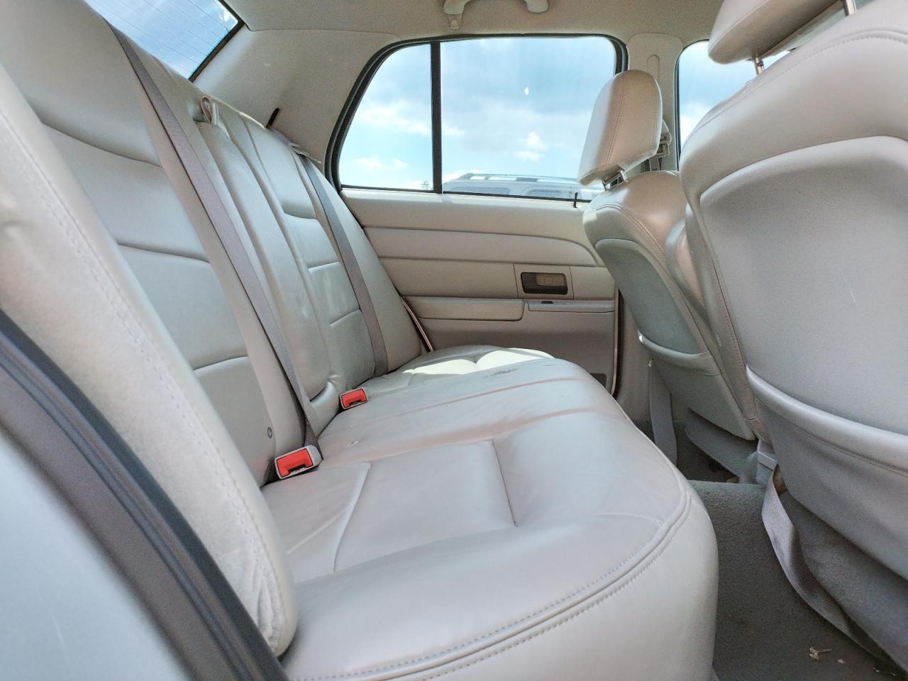 Photo 6 from auction – 2003 FORD CROWN VICT with VIN 2FAFP74W93X152755