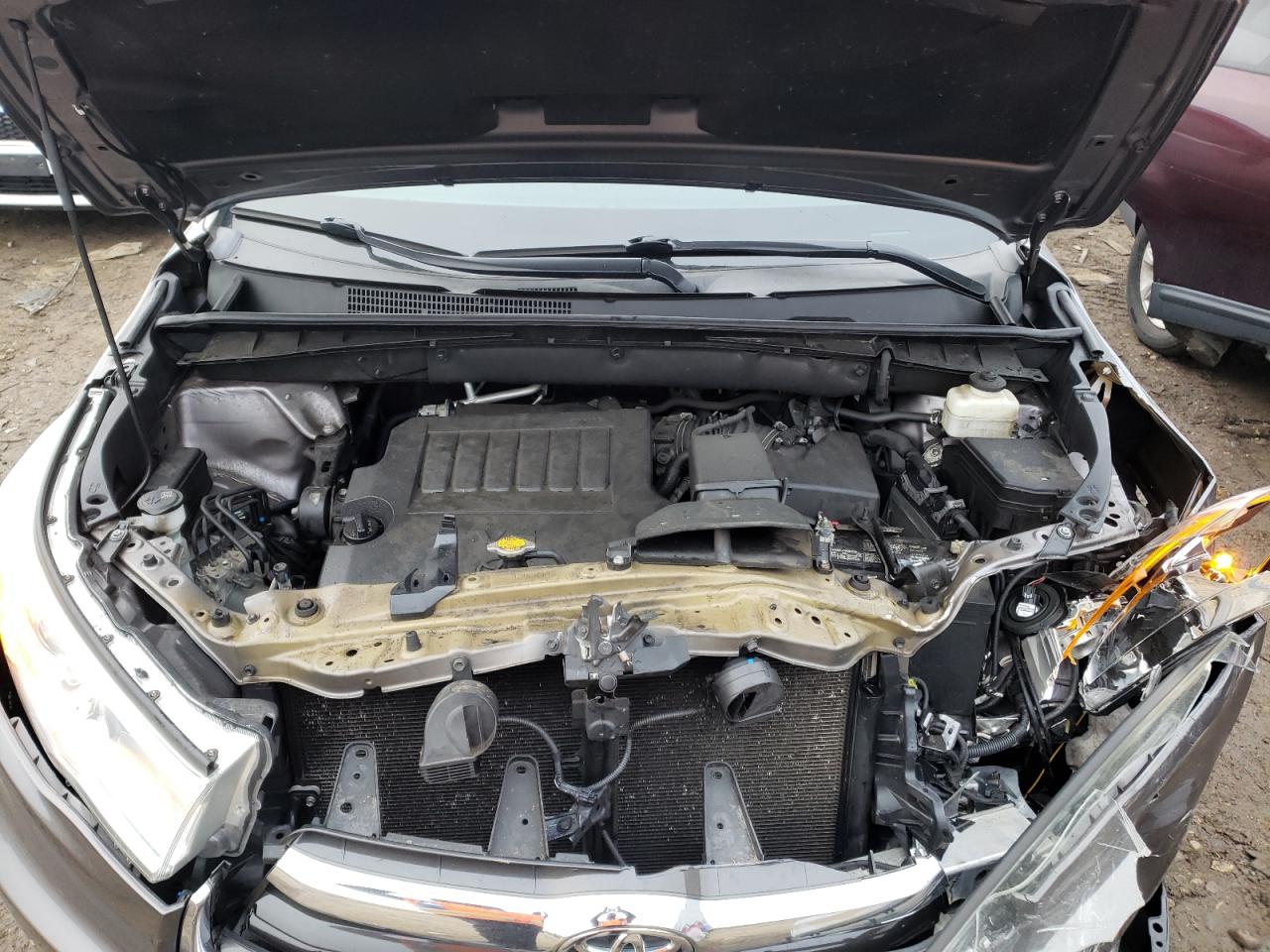 Photo 7 from auction – 2015 TOYOTA HIGHLANDER with VIN 5TDBKRFH3FS188927