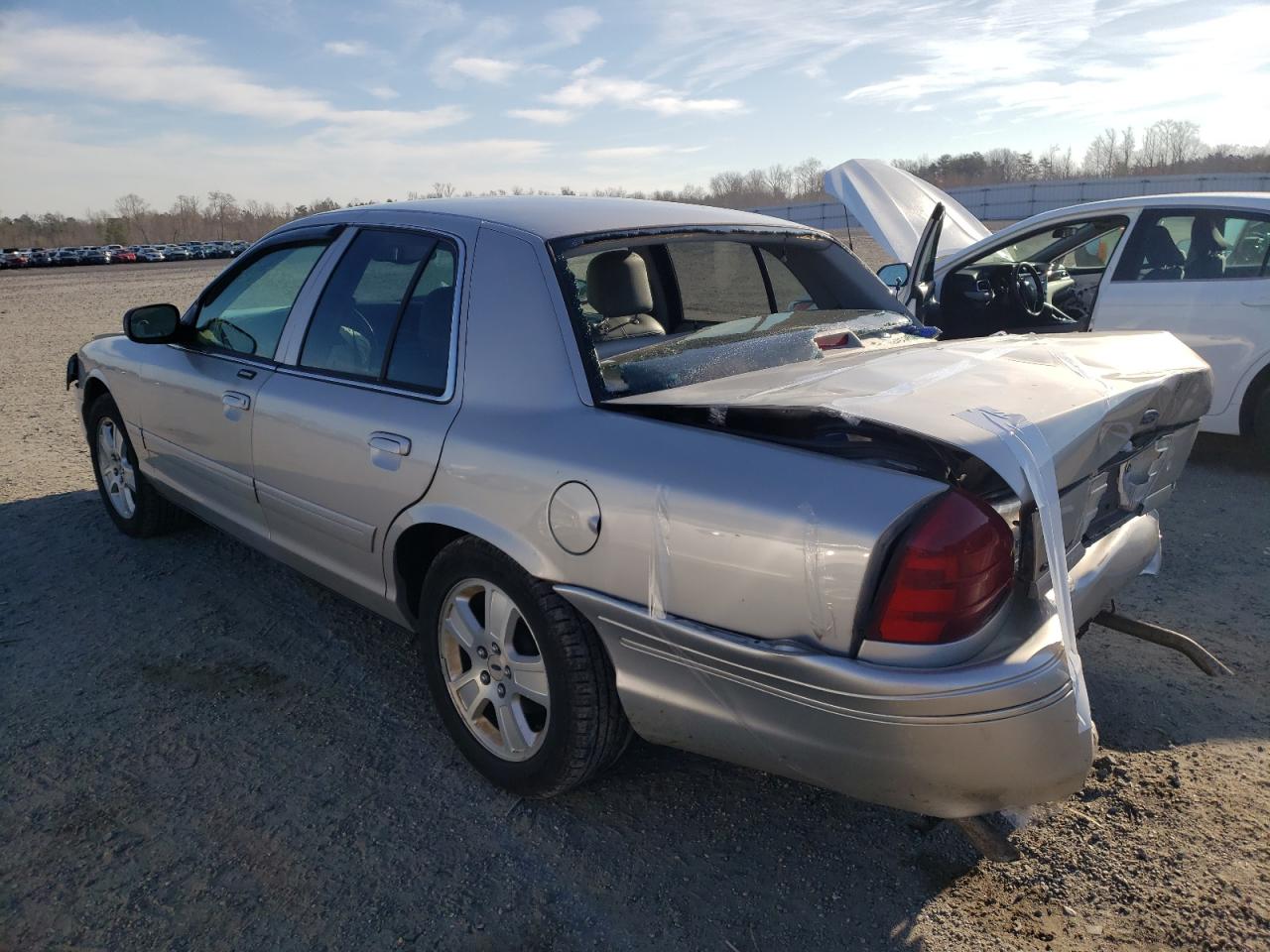 Photo 3 from auction – 2004 FORD CROWN VICT with VIN 2FAHP74W84X162011