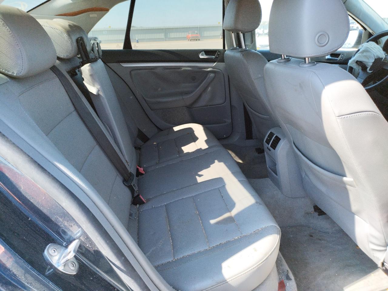 Photo 6 from auction – 2006 VOLKSWAGEN JETTA with VIN 3VWSF71K36M752052
