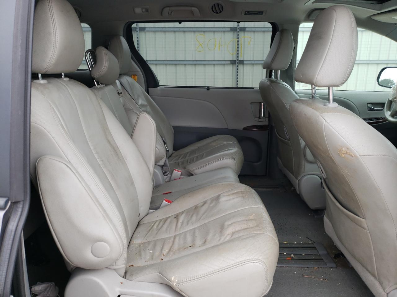 Photo 6 from auction – 2012 TOYOTA SIENNA XLE with VIN 5TDYK3DC3CS258338