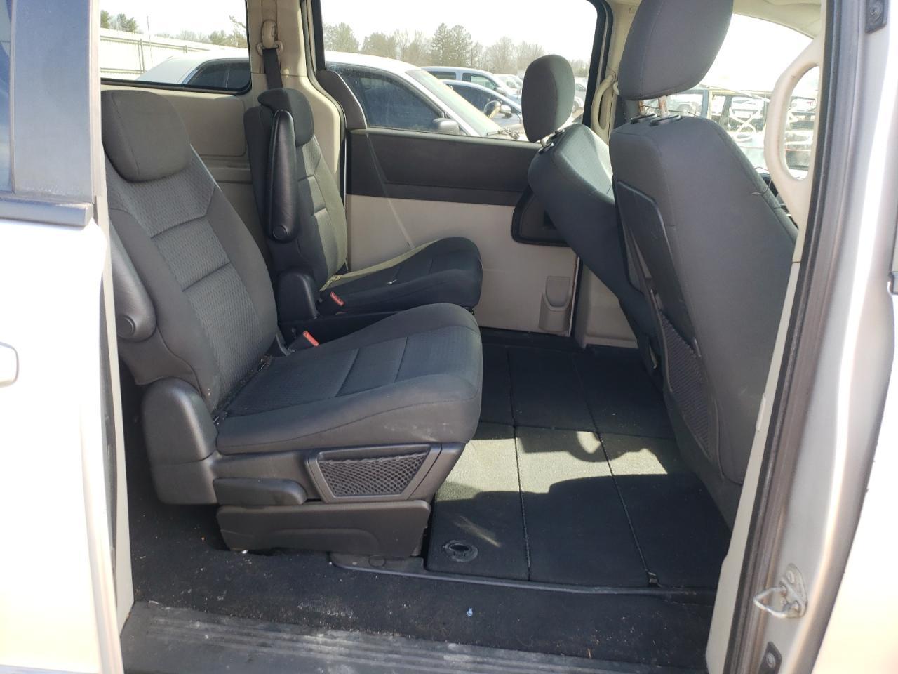 Photo 6 from auction – 2010 DODGE GRAND CARA with VIN 2D4RN5D14AR100427