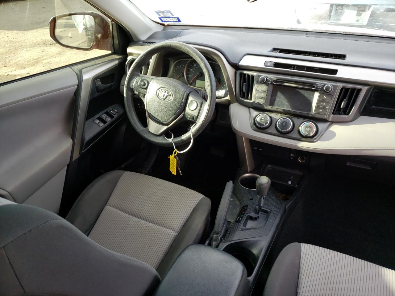 Photo 9 from auction – 2013 TOYOTA RAV4 LE with VIN JTMZFREV2DD014317