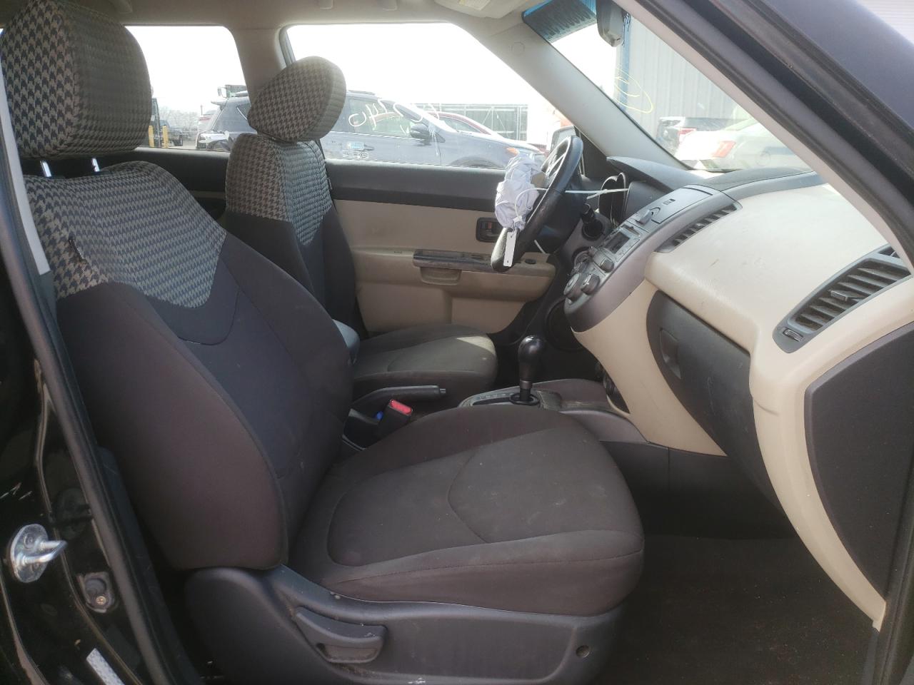 Photo 5 from auction – 2010 KIA SOUL with VIN KNDJT2A25A7054992