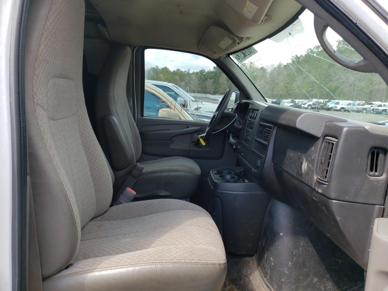 Photo 5 from auction – 2014 CHEVROLET EXPRESS G2 with VIN 1GCWGFCA8E1118375