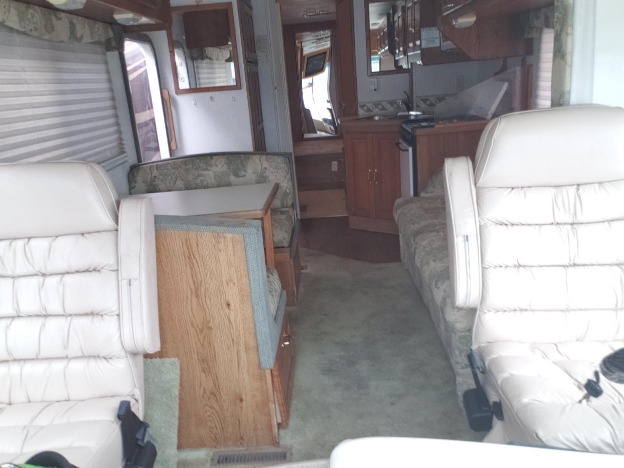Photo 6 from auction – 2000 WORKHORSE CUSTOM CHASSIS MOTORHOME with VIN 5B4LP37J2Y3319621