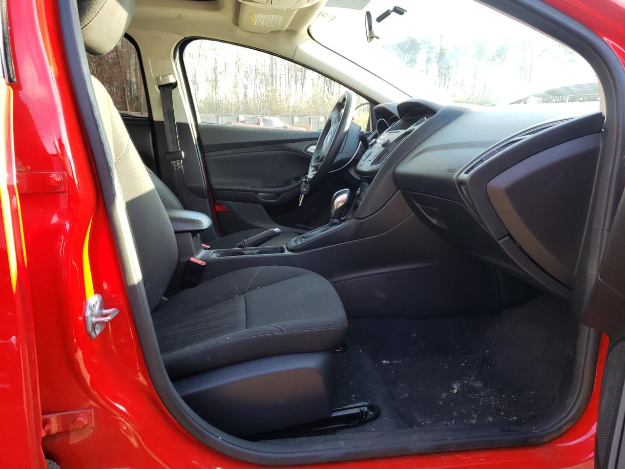 Photo 5 from auction – 2016 FORD FOCUS SE with VIN 1FADP3K21GL351916