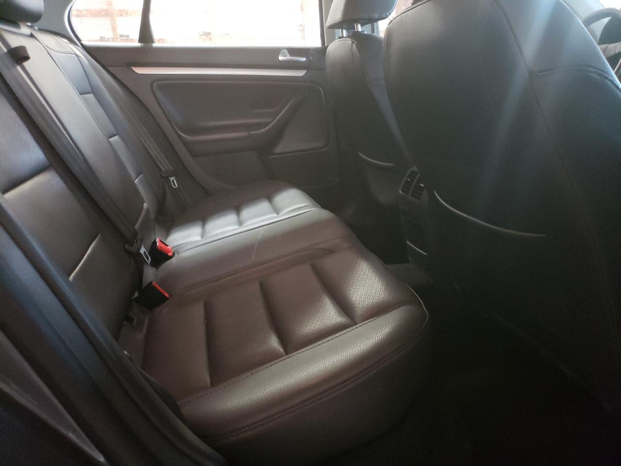 Photo 6 from auction – 2009 VOLKSWAGEN JETTA WOLF with VIN 3VWRJ71K09M004053