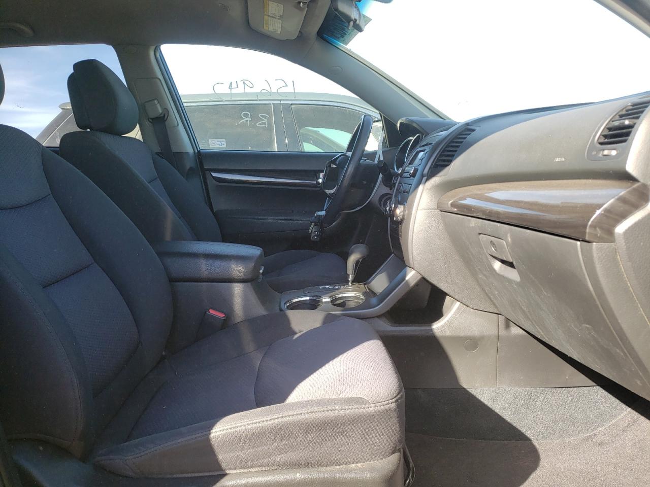 Photo 5 from auction – 2011 KIA SORENTO BA with VIN 5XYKTDA22BG137445