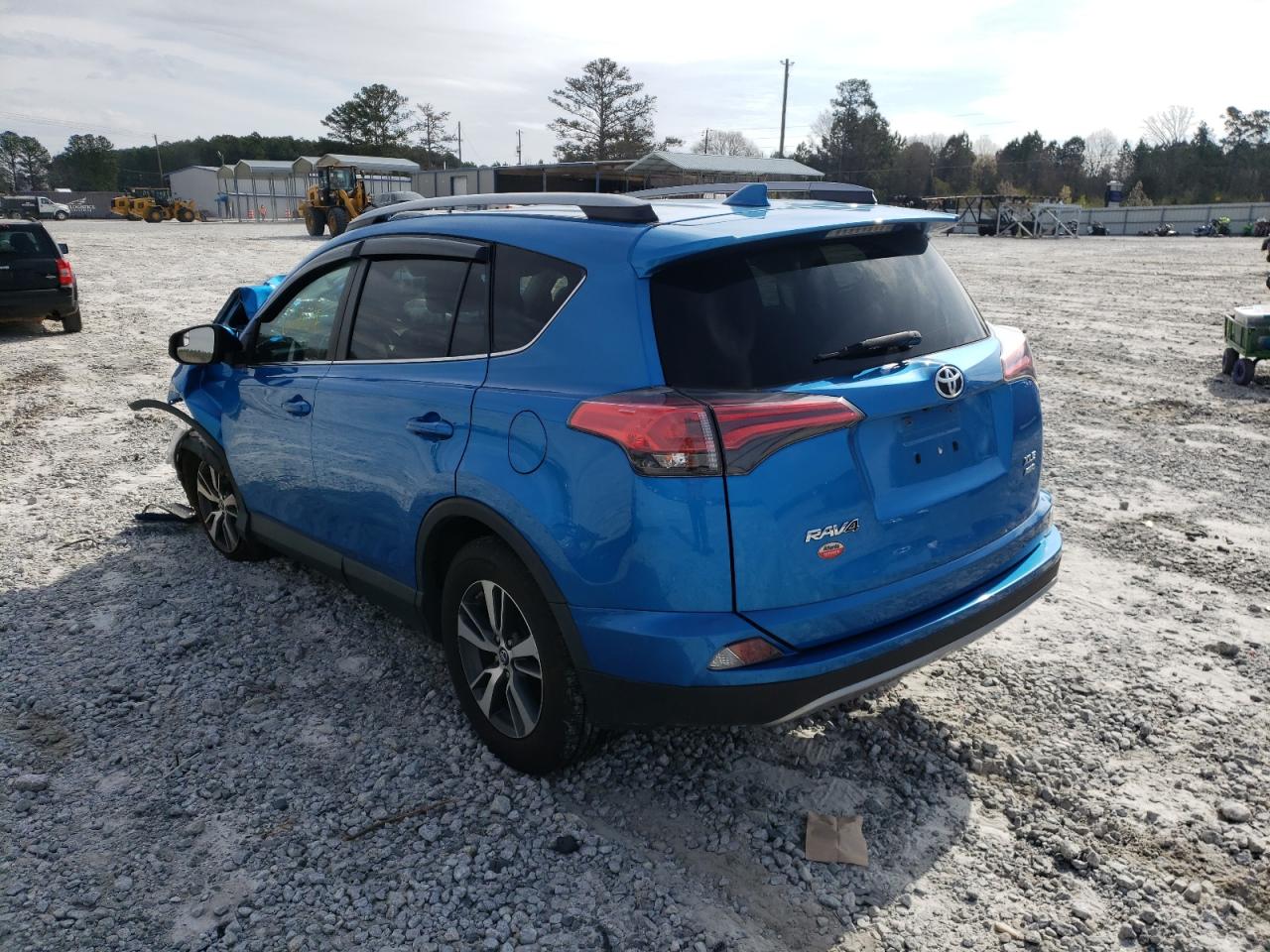 Photo 3 from auction – 2017 TOYOTA RAV4 XLE with VIN 2T3RFREV0HW624175