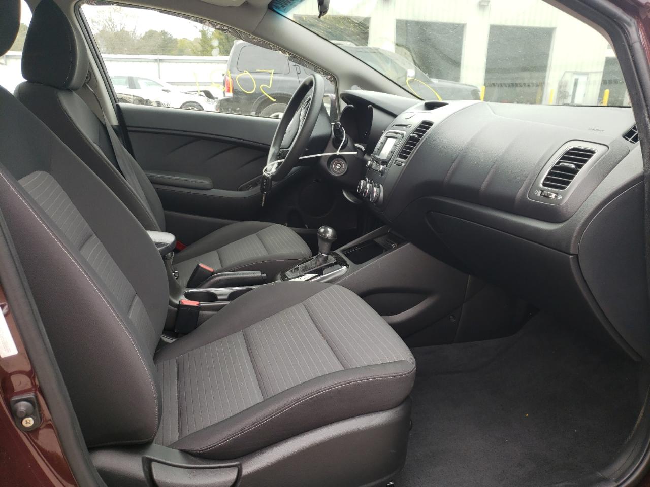 Photo 5 from auction – 2017 KIA FORTE LX with VIN 3KPFL4A7XHE088689
