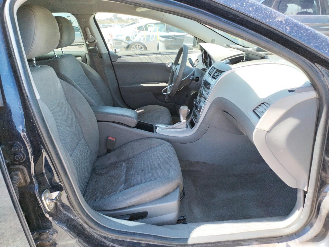 Photo 5 from auction – 2011 CHEVROLET MALIBU LS with VIN 1G1ZB5E10BF346977
