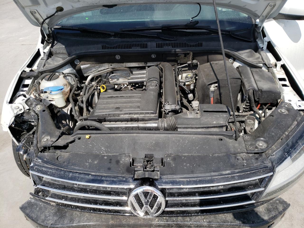 Photo 7 from auction – 2017 VOLKSWAGEN JETTA S with VIN 3VW2B7AJ1HM256821