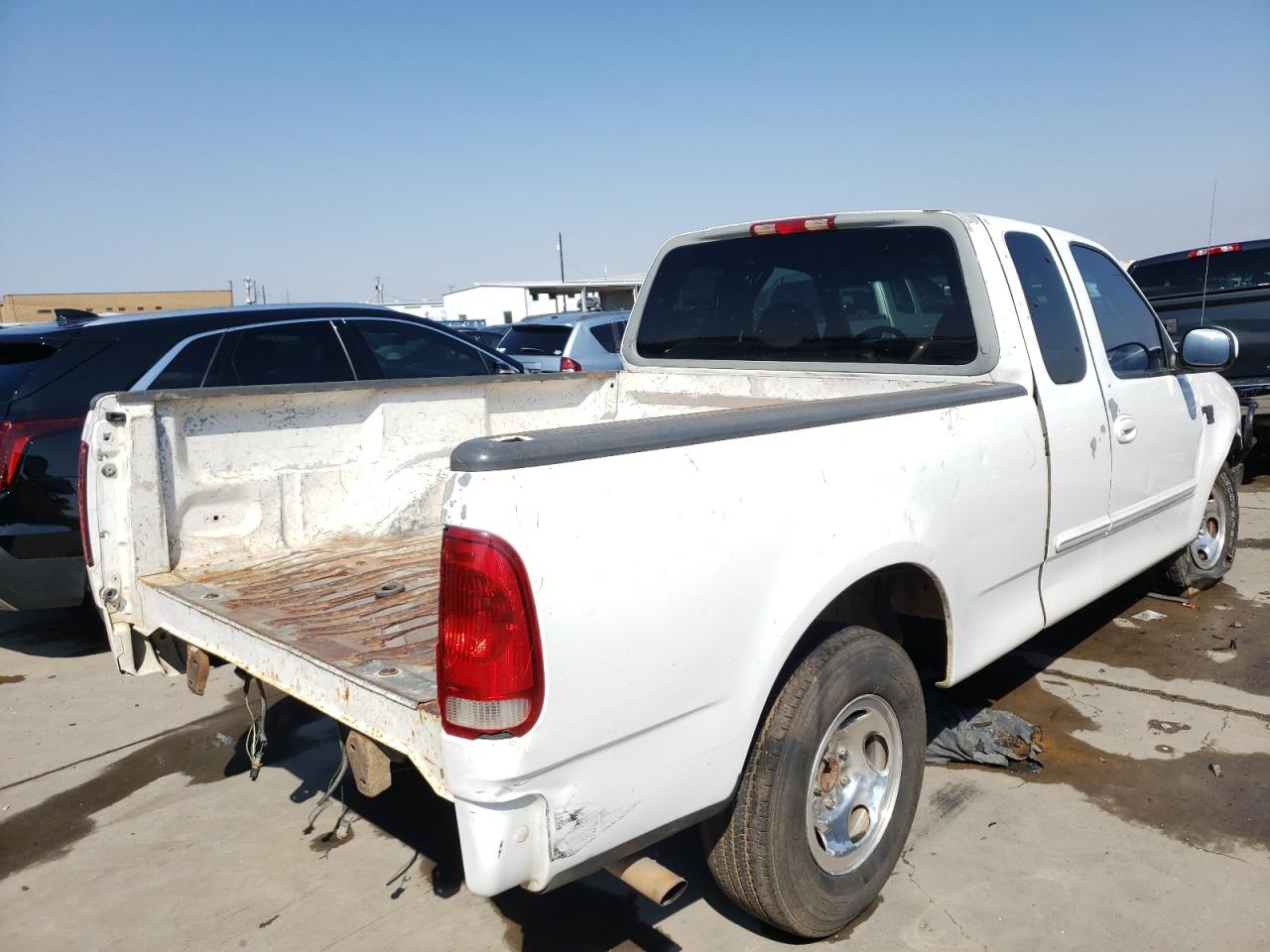 Photo 4 from auction – 2000 FORD F150 with VIN 1FTRX17L4YKB02717