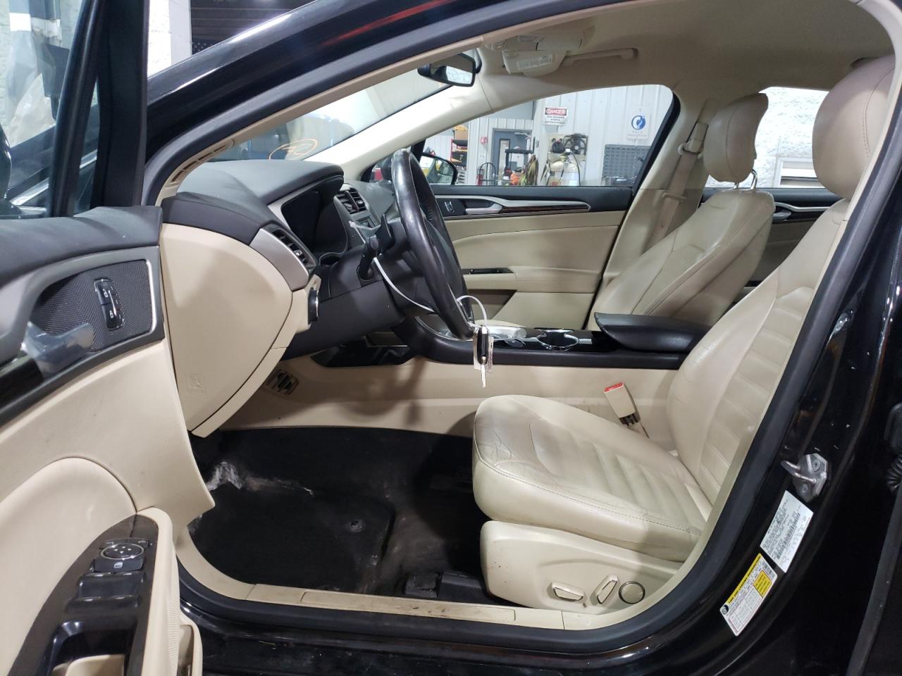 Photo 5 from auction – 2014 FORD FUSION SE with VIN 3FA6P0H90ER332638