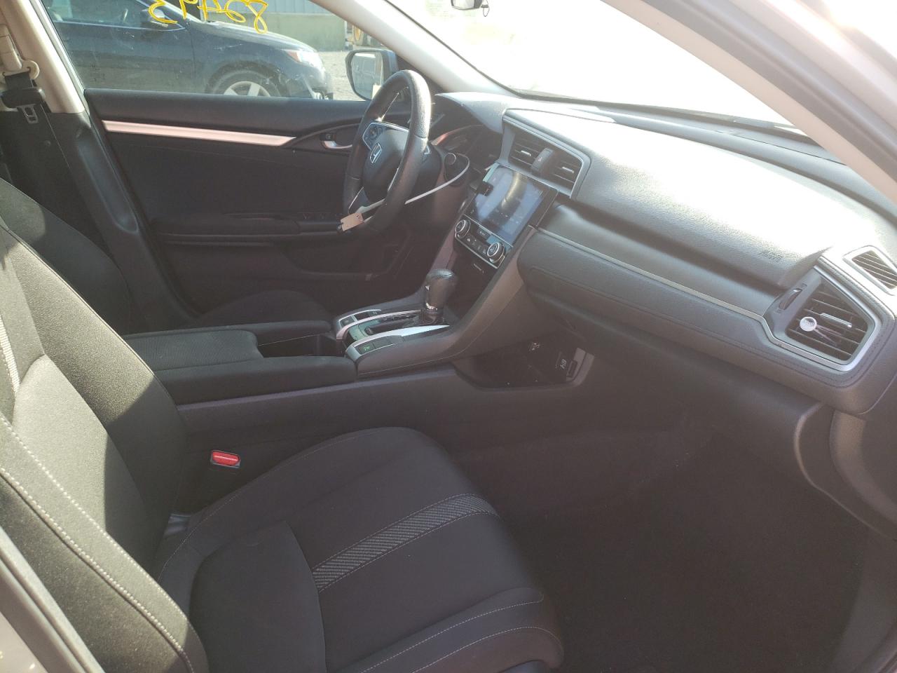 Photo 5 from auction – 2016 HONDA CIVIC with VIN 19XFC2F75GE056681