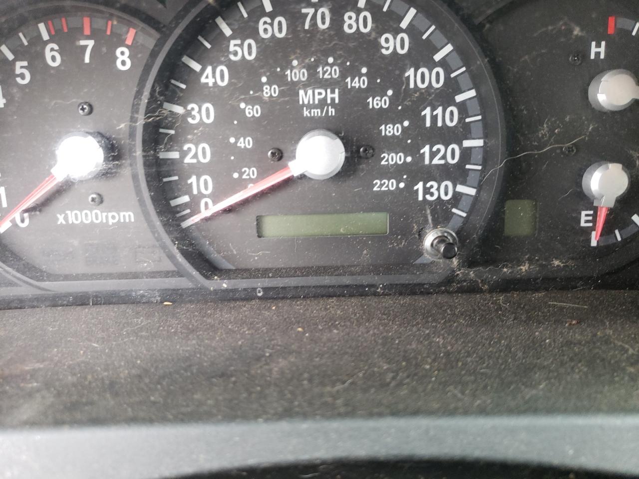 Zdjęcie 8 z aukcji – 2005 KIA SORENTO EX z VIN KNDJD733855347352