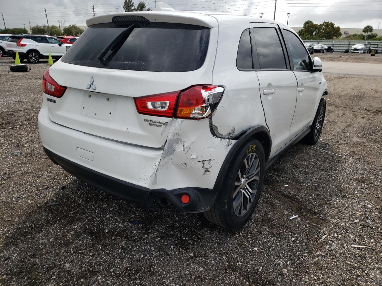 Photo 4 from auction – 2017 MITSUBISHI OUTLANDER with VIN JA4AP3AU8HZ002566