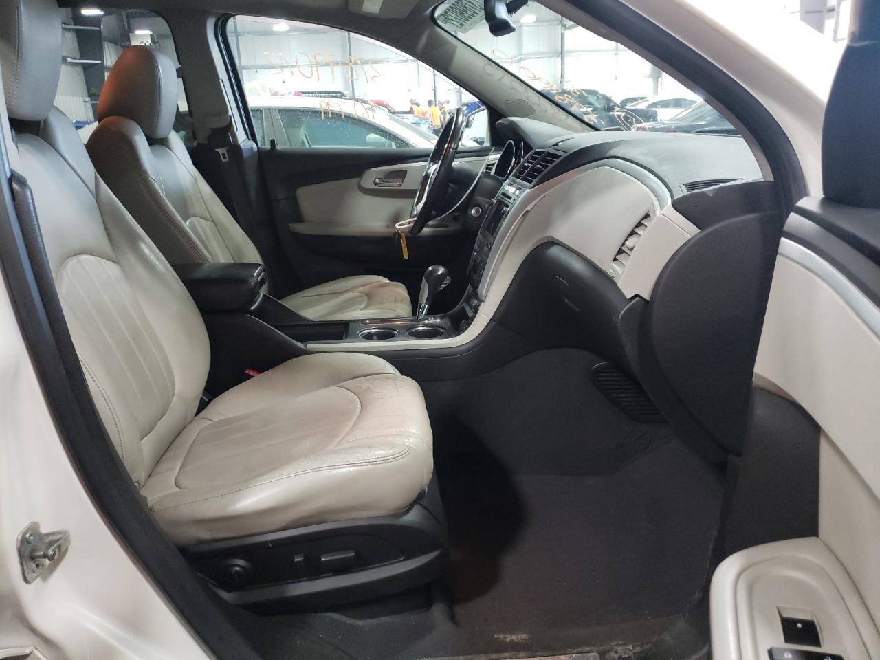 Photo 5 from auction – 2011 CHEVROLET TRAVERSE L with VIN 1GNKVLED2BJ377411