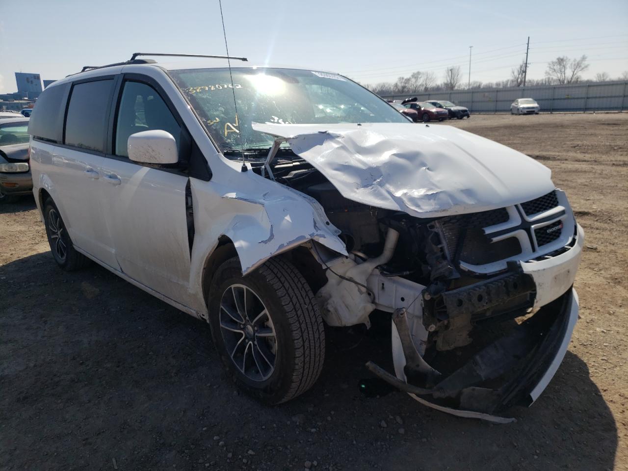DODGE GRAND CARA 2018 with VIN 2C4RDGEG9JR346453 - Photo from auction