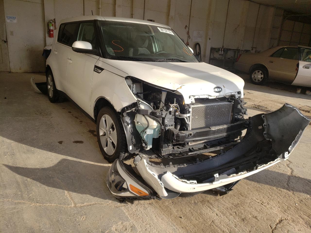 KIA SOUL 2016 with VIN KNDJN2A25G7853383 - Photo from auction