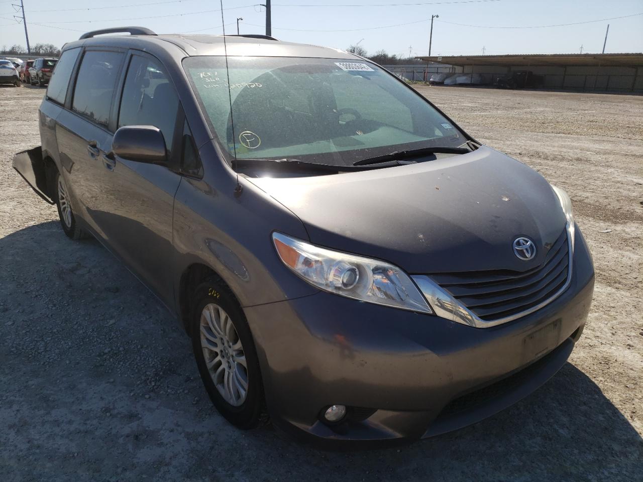 TOYOTA SIENNA XLE 2014 with VIN 5TDYK3DC4ES420920 - Photo from auction