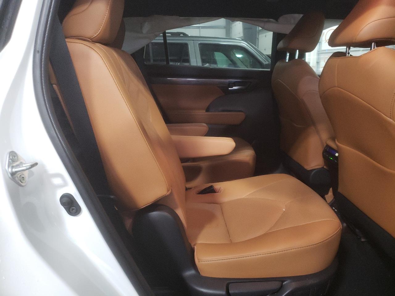 Photo 6 from auction – 2020 TOYOTA HIGHLANDER with VIN 5TDEBRCH0LS013970
