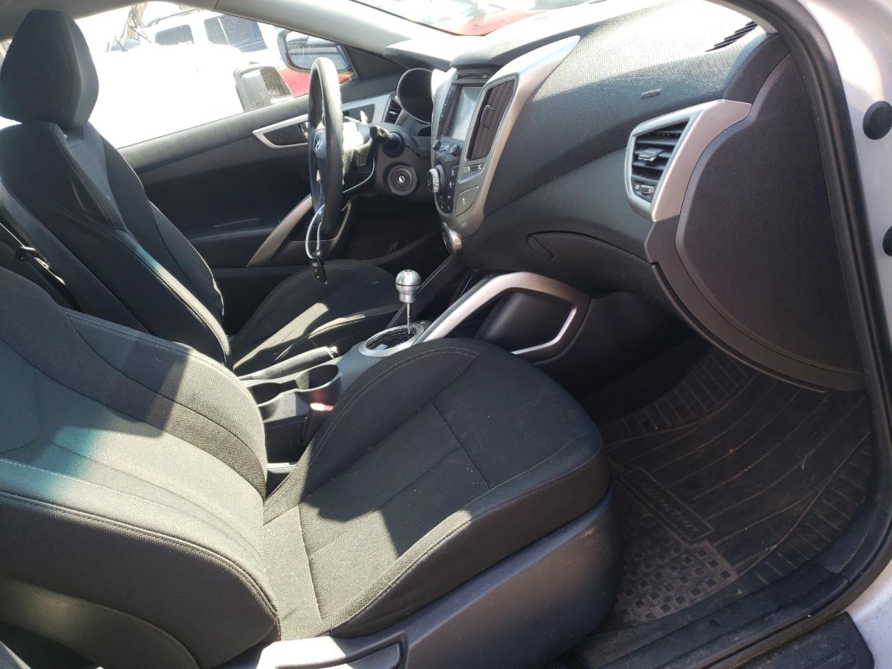 Photo 5 from auction – 2016 HYUNDAI VELOSTER with VIN KMHTC6AD2GU263906