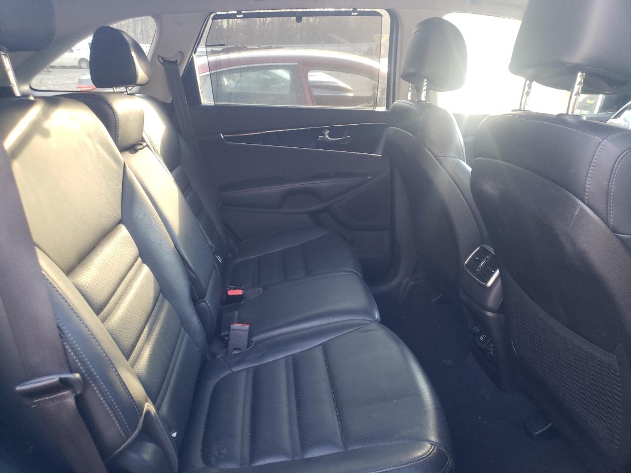 Photo 6 from auction – 2017 KIA SORENTO EX with VIN 5XYPH4A53HG195221