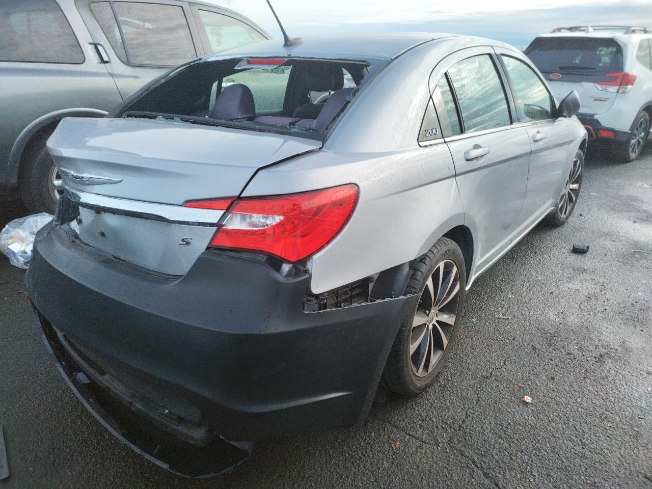 Photo 4 from auction – 2013 CHRYSLER 200 TOURIN with VIN 1C3CCBBG0DN718302