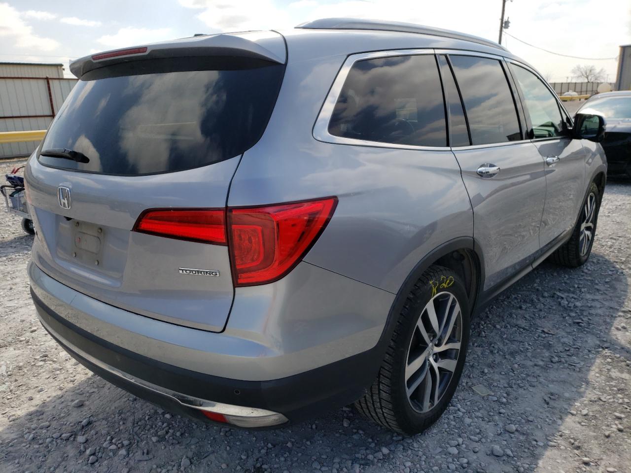 Photo 4 from auction – 2018 HONDA PILOT TOUR with VIN 5FNYF5H9XJB012273