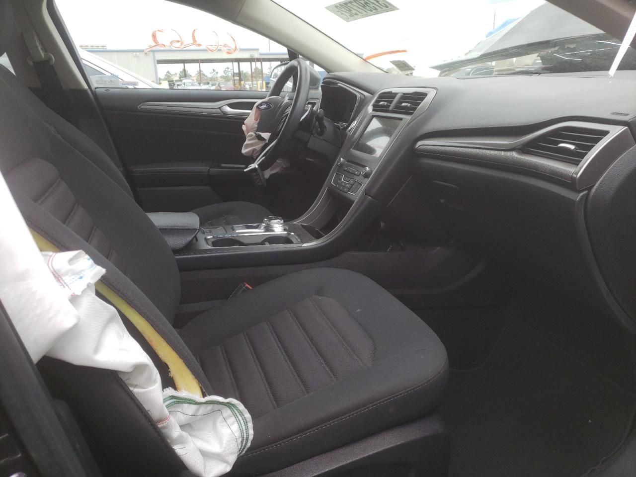 Photo 5 from auction – 2017 FORD FUSION SE with VIN 3FA6P0HD5HR121573