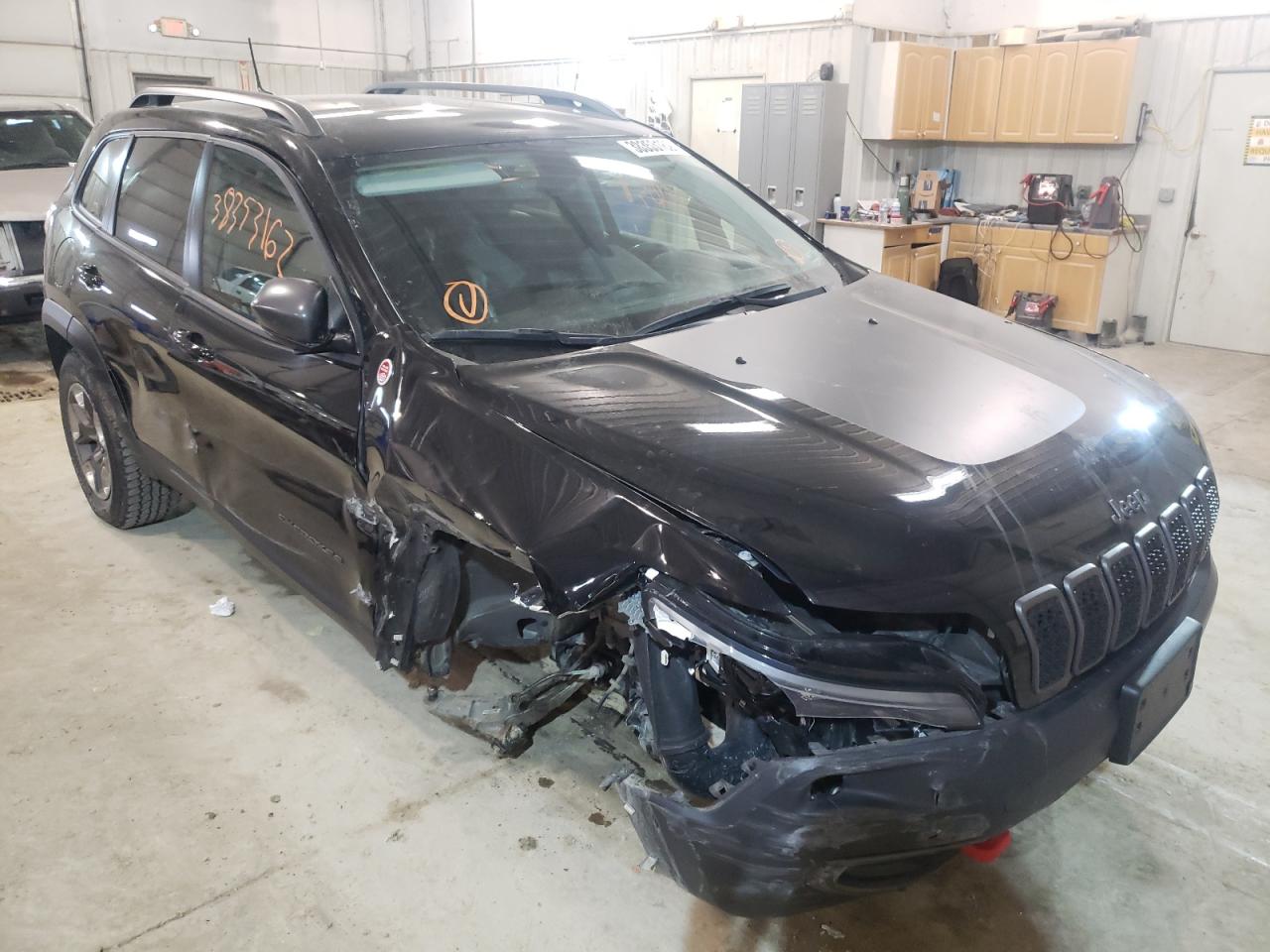 JEEP CHEROKEE T 2019 with VIN 1C4PJMBN2KD200949 - Photo from auction
