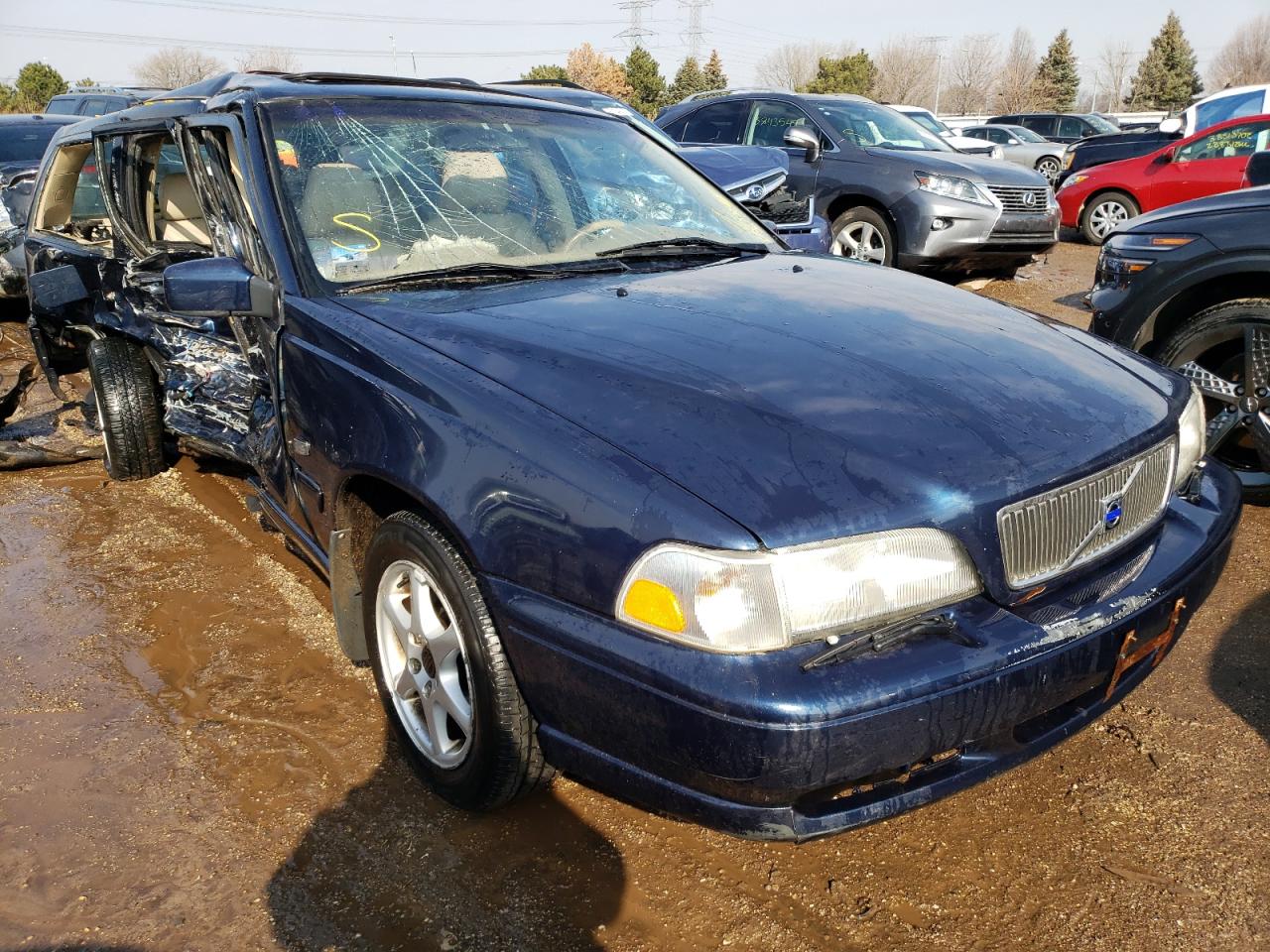 VOLVO V70 BASE 2000 with VIN YV1LW61J1Y2728247 - Photo from auction