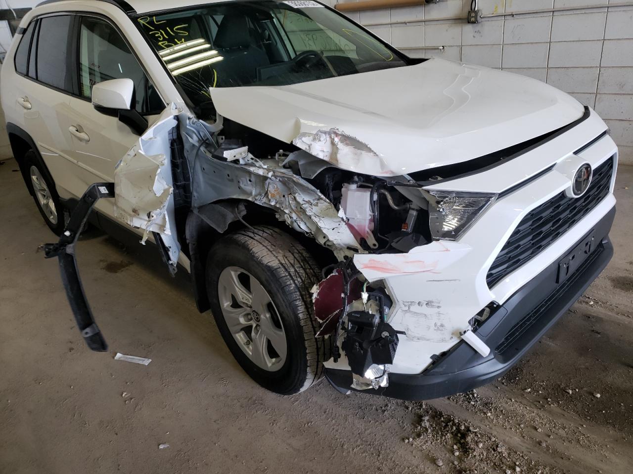 Photo 9 from auction – 2019 TOYOTA RAV4 XLE with VIN JTMP1RFV3KD502564