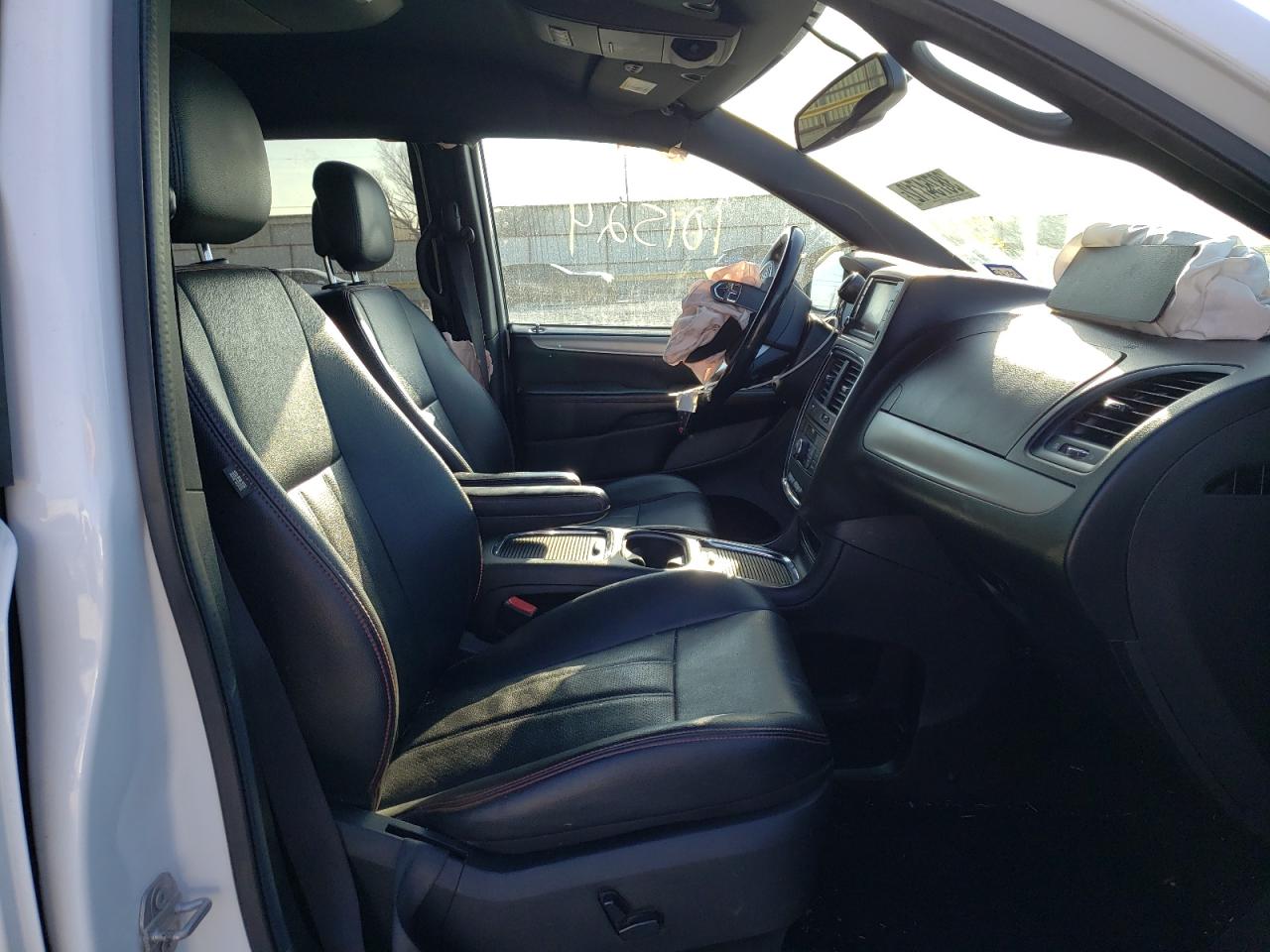 Photo 5 from auction – 2017 DODGE GRAND CARA with VIN 2C4RDGEG0HR596660