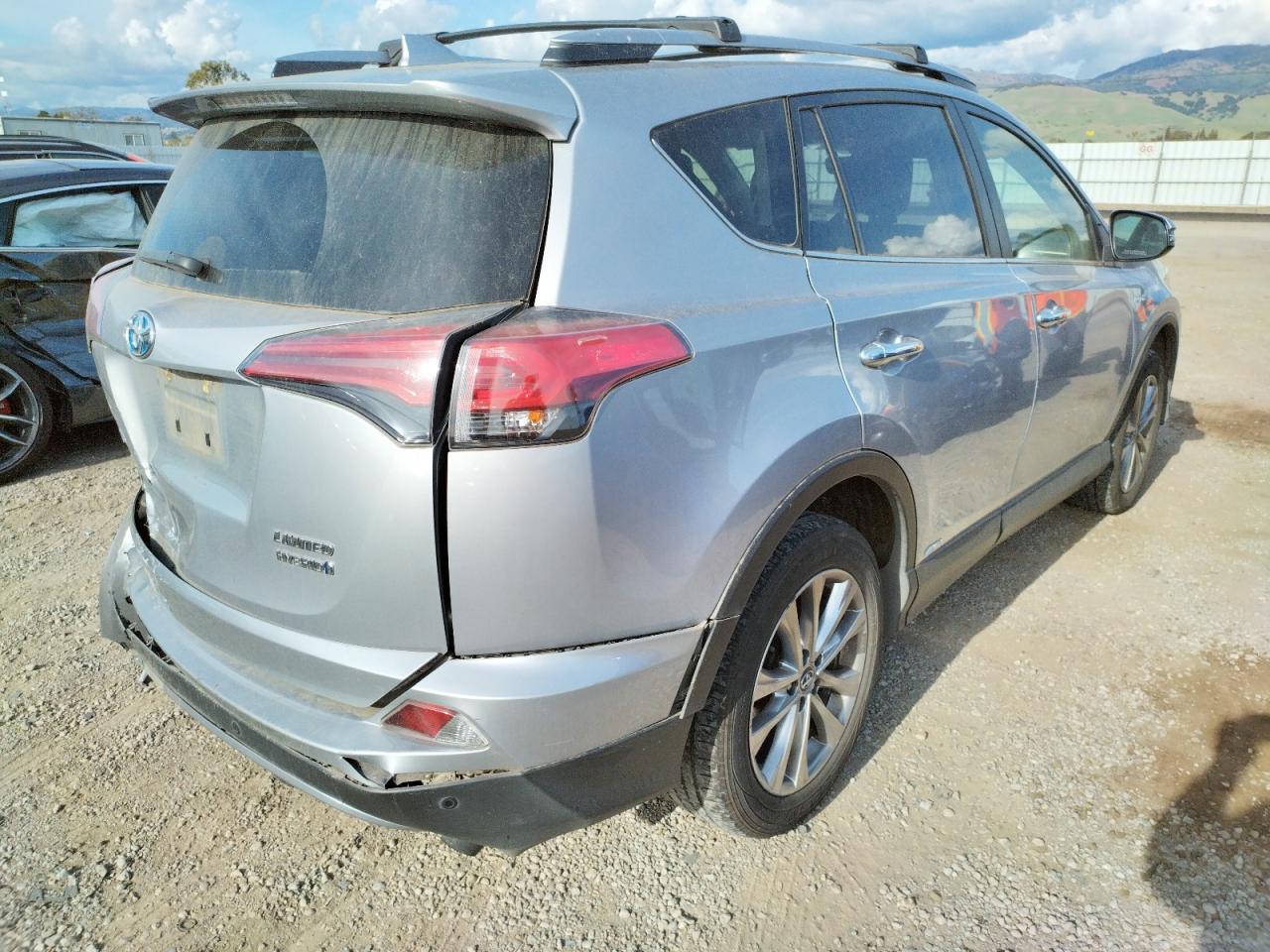 Photo 4 from auction – 2017 TOYOTA RAV4 HV LI with VIN JTMDJREV6HD129131